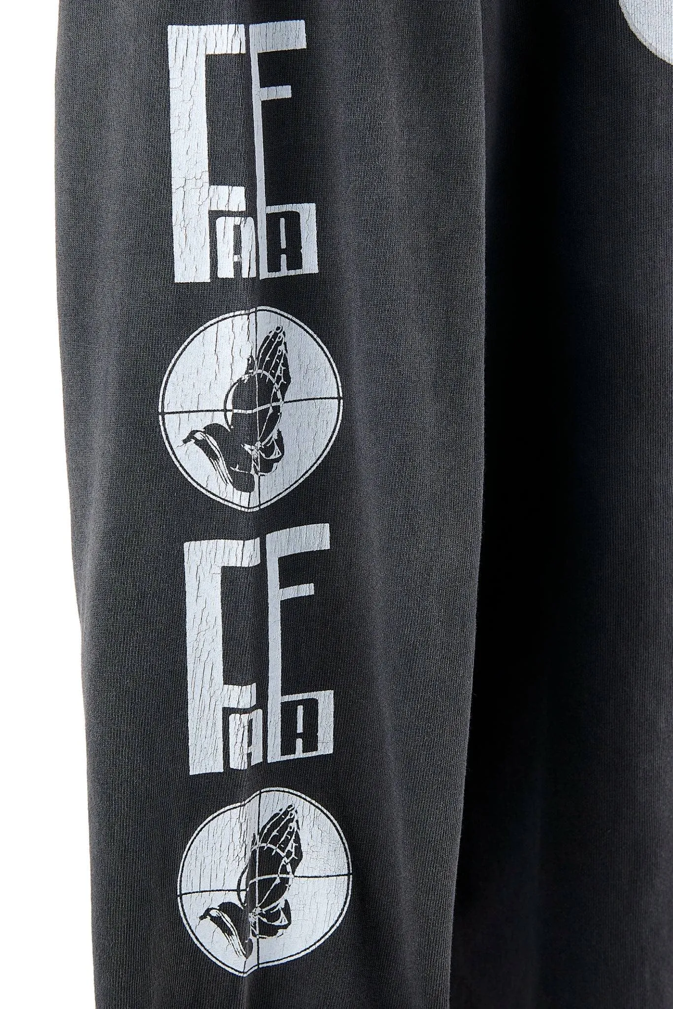 New in stock SAINT Mxxxxxx × FEAR OF GOD FG_LS TEE/SNT OF GOD/BLK FOG co-branded model SAINT OF GOD/ETERNAL prayer sight long sleeves, washed black S-XL, this season's major co-branded model, FOG manager JERRY personally carries the goods. The SAINT OF GOD series of co-branded products has gained quite a lot of buzz. Customized original co-branded SAINT OF GOD main label/washed label. Top-notch printing technology. Using silver sand and cracked pulp on the front and rear panels and heavy washing water to create a natural washed effect of printing, deep restoration